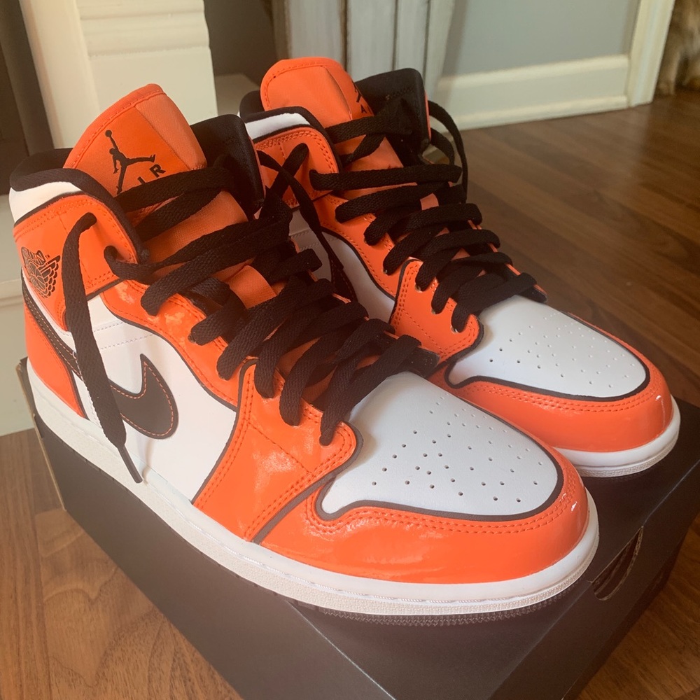 Jordan 1 MID SE Turf Orange